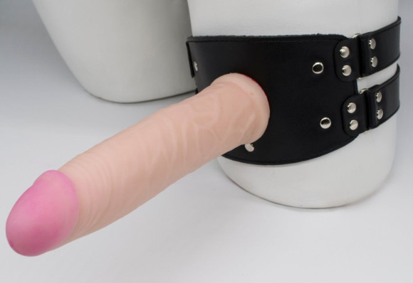 Черный узкий пояс на бедро с телесной насадкой Черный узкий пояс на бедро с телесной насадкой