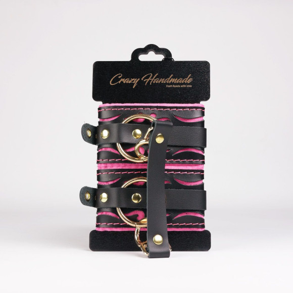 Черные кожаные оковы с розовой строчкой Черные кожаные оковы с розовой строчкой