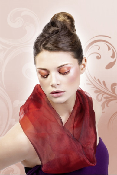 Чёрные ресницы средней длины с красными стразами