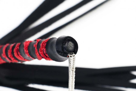 Чёрно-красная 16-полосная полужесткая плётка - 40 см.