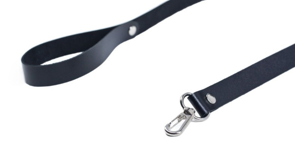 Черный кожаный поводок с карабином Черный кожаный поводок с карабином