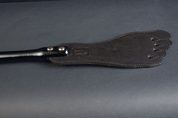 Чёрная шлёпалка  Горячая ступня  - 45 см.