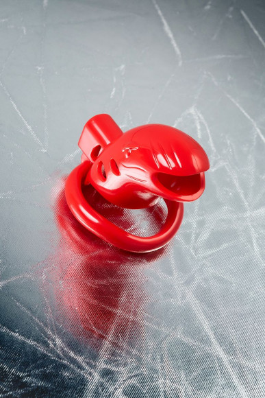 Красный мужской пояс верности из пластика Красный мужской пояс верности из пластика