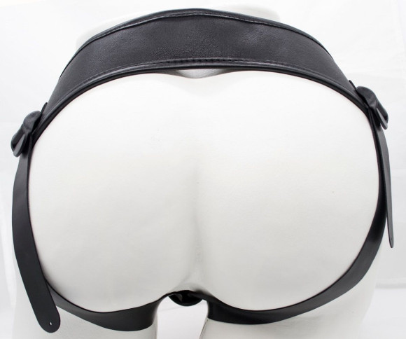 Приятный на ощупь фаллоимитатор на поясе Харнесс - 16,5 см. Приятный на ощупь фаллоимитатор на поясе Харнесс - 16,5 см.