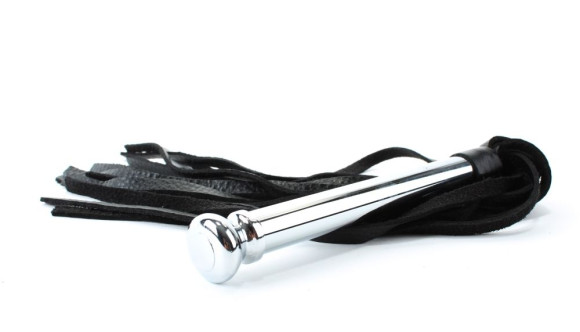 Черная плеть с металлической рукоятью - 43 см. Черная плеть с металлической рукоятью - 43 см.