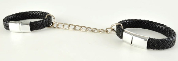 Черные наручники большого размера «Вояж» Черные наручники большого размера «Вояж»