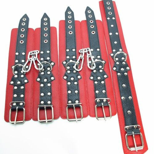 Набор кожаных красно-черных БДСМ-аксессуаров Набор кожаных красно-черных БДСМ-аксессуаров