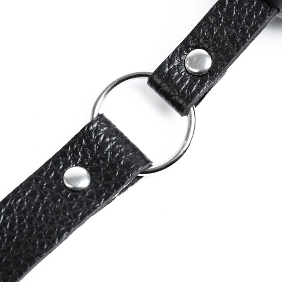 Черный кляп-шарик на регулируемых ремнях Черный кляп-шарик на регулируемых ремнях