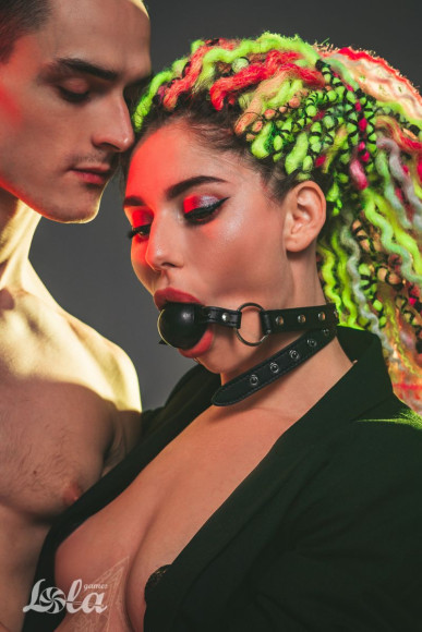 Черный кляп-шарик Bare с шипами Черный кляп-шарик Bare с шипами