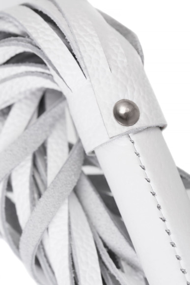 Белая кожаная плеть - 50 см. Белая кожаная плеть - 50 см.