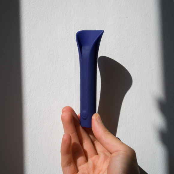 Синий мини-вибромассажёр Caress Синий мини-вибромассажёр Caress