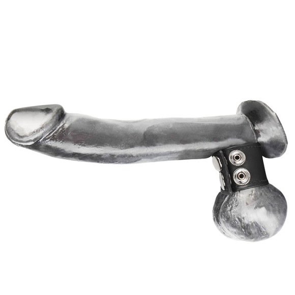 Хомут-утяжка для мошонки из искусственной кожи на клепках SNAP BALL STRETCHER Хомут-утяжка для мошонки из искусственной кожи на клепках SNAP BALL STRETCHER