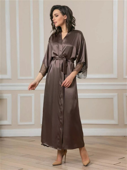 Длинный халат на поясе из искусственного шелка Длинный халат на поясе из искусственного шелка