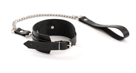 Черный кожаный ошейник с поводком Черный кожаный ошейник с поводком