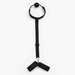 Черный кляп-шар с фиксацией рук за спиной Черный кляп-шар с фиксацией рук за спиной
