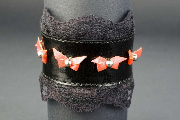 Подшитый чёрный запястник  Готика-4  с бантиками
