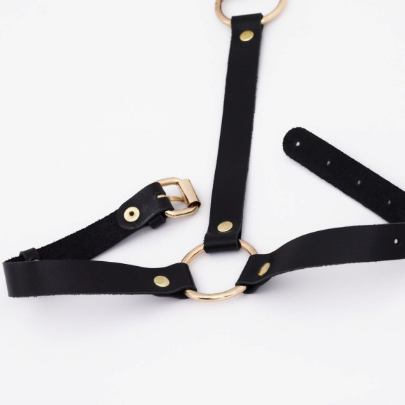 Черная кожаная портупея с резными элементами Черная кожаная портупея с резными элементами