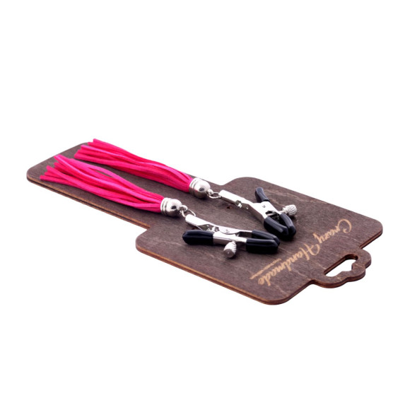 Зажимы на соски с ярко-розовыми кисточками из замши Зажимы на соски с ярко-розовыми кисточками из замши