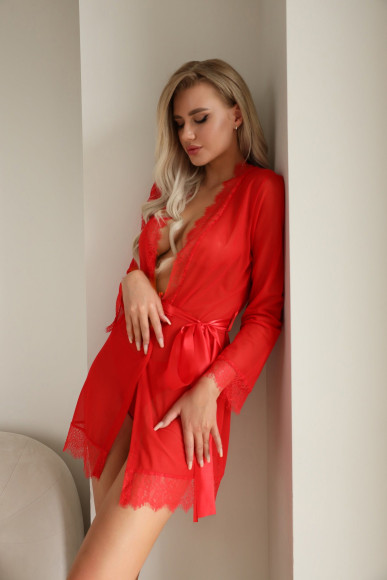 Красный пеньюар с кружевной отделкой Красный пеньюар с кружевной отделкой
