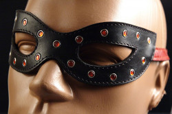 Чёрная лаковая маска на глаза Глэм-хищница Чёрная лаковая маска на глаза Глэм-хищница