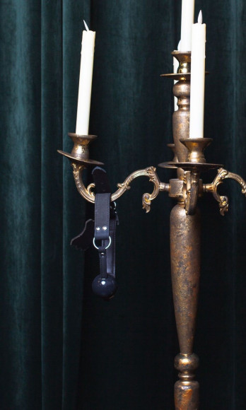 Черный силиконовый кляп-шар Scandal с ремешком из натуральной кожи Черный силиконовый кляп-шар Scandal с ремешком из натуральной кожи