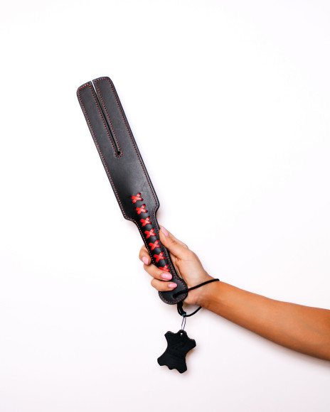 Черно-красная шлёпалка Scandal из натуральной кожи с разрезом - 38,5 см. Черно-красная шлёпалка Scandal из натуральной кожи с разрезом - 38,5 см.