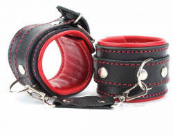 Черные оковы с красным подкладом Черные оковы с красным подкладом