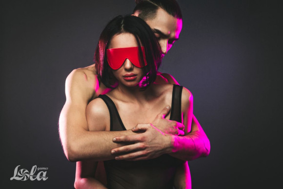 Красная маска Shy Красная маска Shy