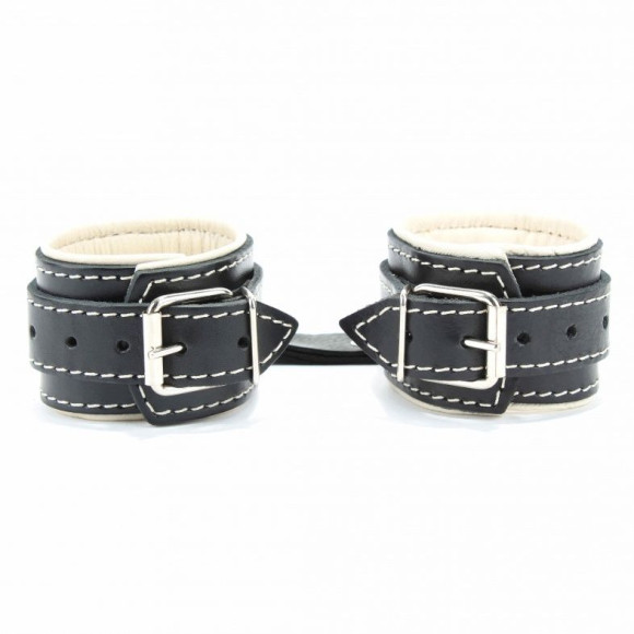 Черные оковы с бежевым подкладом Черные оковы с бежевым подкладом