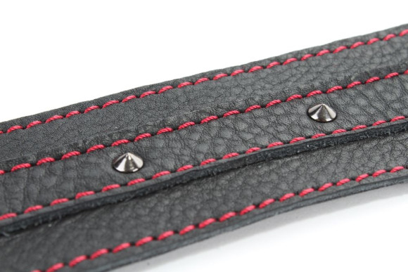 Черный ошейник из натуральной кожи с шипами Черный ошейник из натуральной кожи с шипами