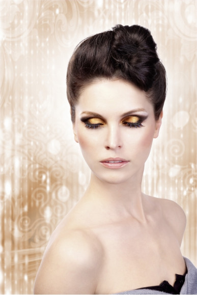 Чёрные ресницы с красными и голубыми стразами