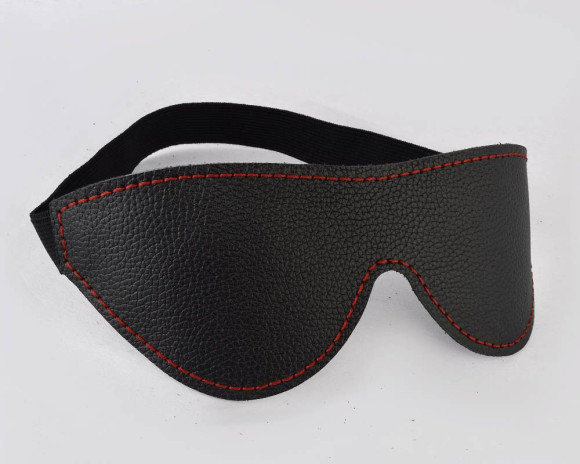 Черная маска с декоративной строчкой на резинке Черная маска с декоративной строчкой на резинке