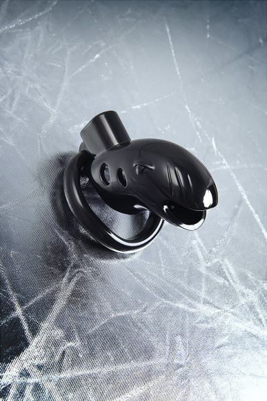 Черный мужской пояс верности из пластика Черный мужской пояс верности из пластика