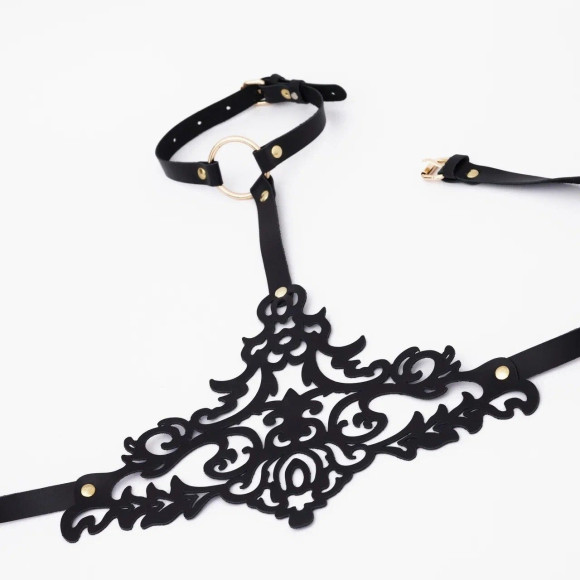 Черная резная портупея с золотистой фурнитурой Черная резная портупея с золотистой фурнитурой